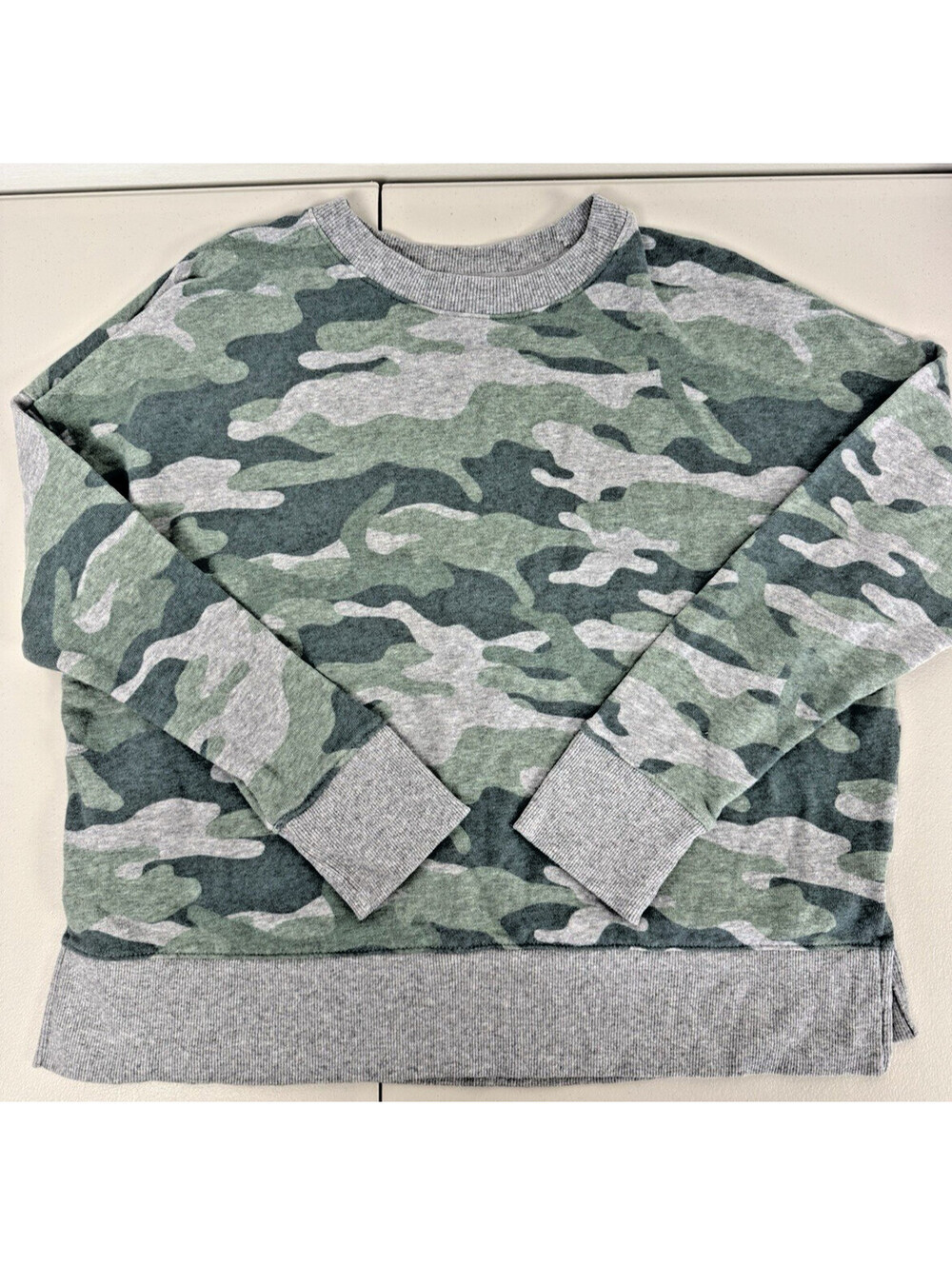 Time and Tru Women's Crewneck Sweatshirt Green Camo Relaxed Size L (12-14)